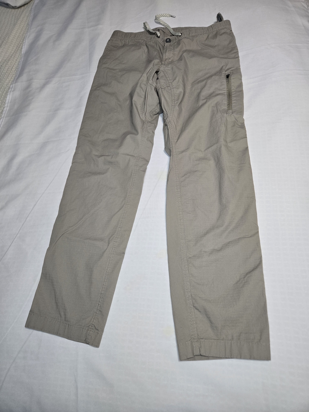 Vuori Men's Cargo Pants in Light Taupe